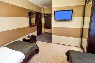 Отель Hotel Complex Dacha Винница Стандартный двухместный номер с 2 отдельными кроватями-4